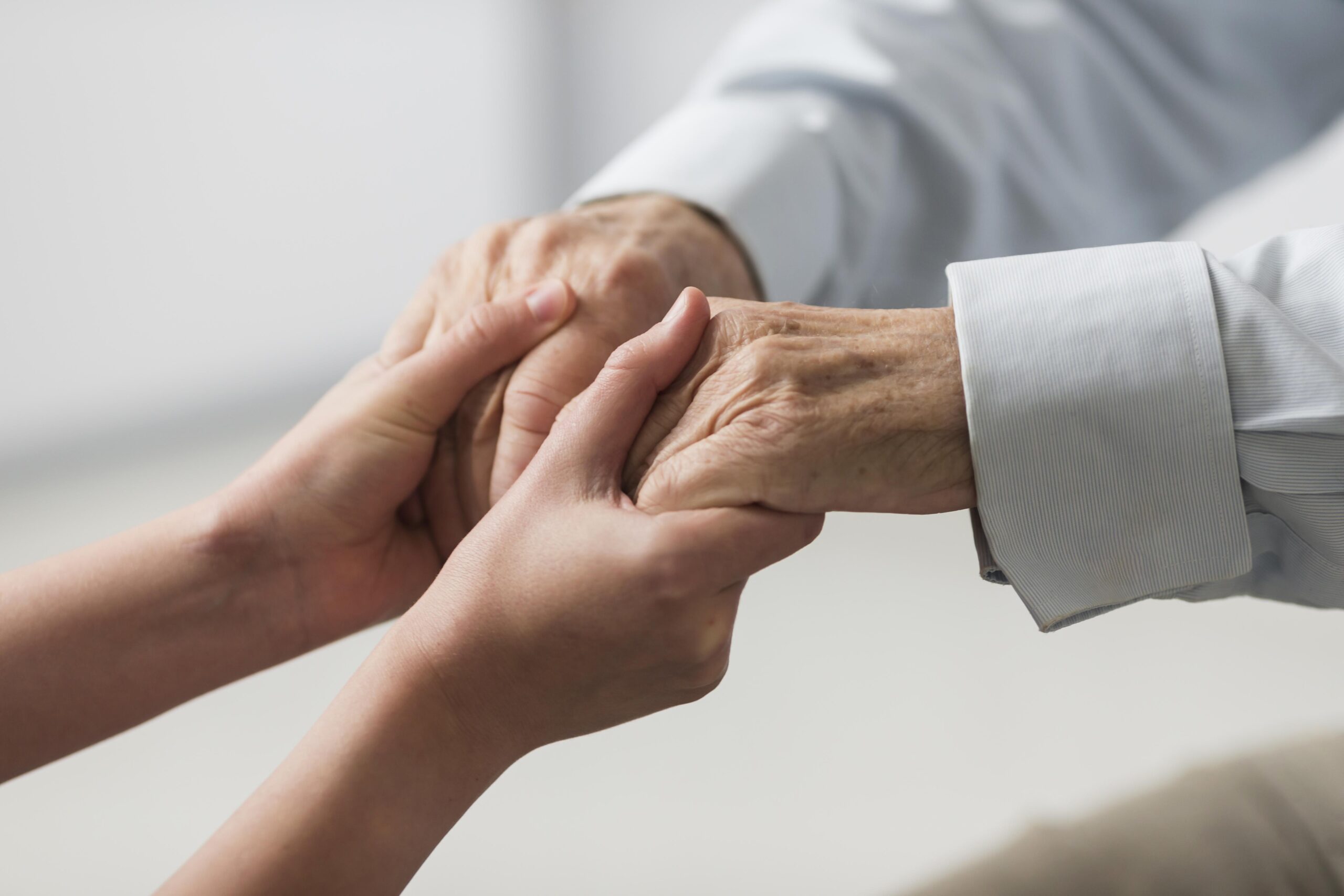 nurse-holding-senior-man-s-hands-sympathy Ambulante Betreuung Schwandorf & Cham Betreuung